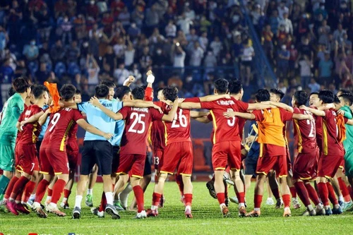 U20 Việt Nam mất cả ngày di chuyển tới Indonesia