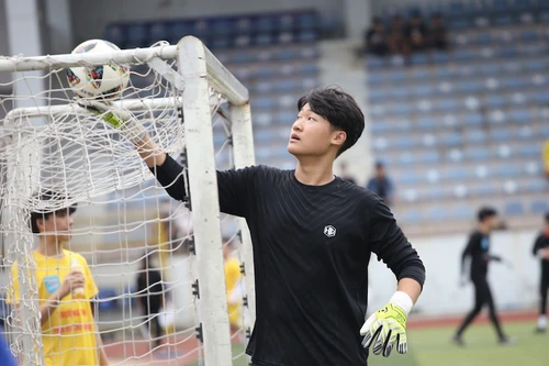 Thú vị cầu thủ cao nhất giải bóng đá học sinh THPT Hà Nội 2022