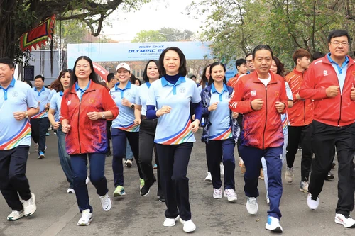 Sôi nổi Ngày chạy Olympic và phát động giải chạy Báo Hànộimới 2025