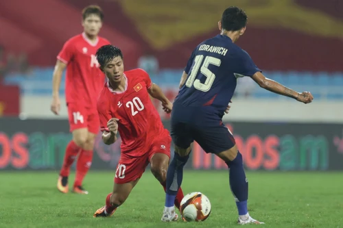 Tuyển Việt Nam "rơi dần đều", Thái Lan và Indonesia cùng thăng hạng FIFA