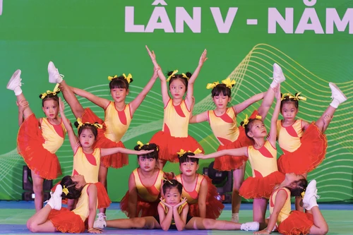 Hơn 1.000 học sinh tranh tài giải thể dục aerobic