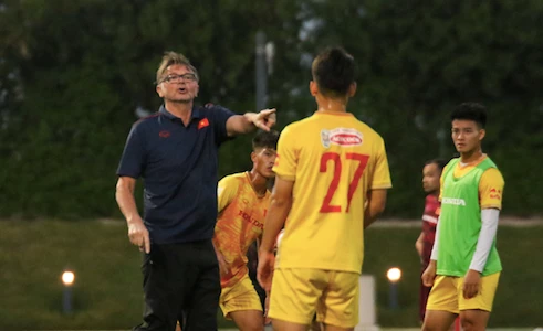 HLV Troussier siết kỷ luật, đặt yêu cầu cao với U23 Việt Nam
