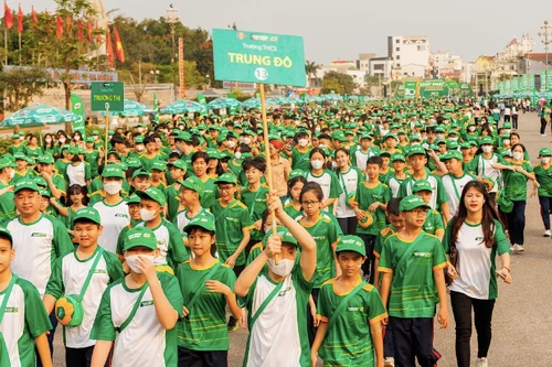 7.500 người đi bộ "tiếp ý chí cho hành trình năng động"