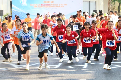 4.000 người tham gia vòng chung kết Giải chạy Báo Hànộimới mở rộng 2025