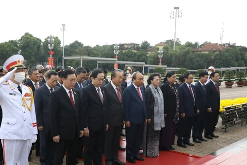 Lãnh đạo Đảng, Nhà nước và các đại biểu Quốc hội viếng Chủ tịch Hồ Chí Minh