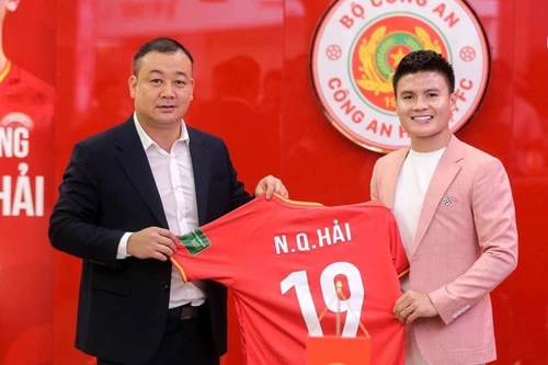 Quang Hải mặc số áo 19, hứa cống hiến hết mình cho CLB Công an Hà Nội