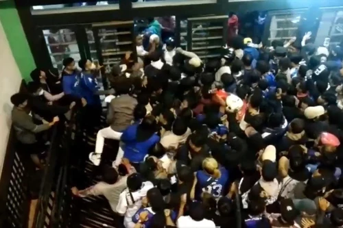  Cúp tổng thống Indonesia 2022 có 2 khán giả từ vong vì chen lấn