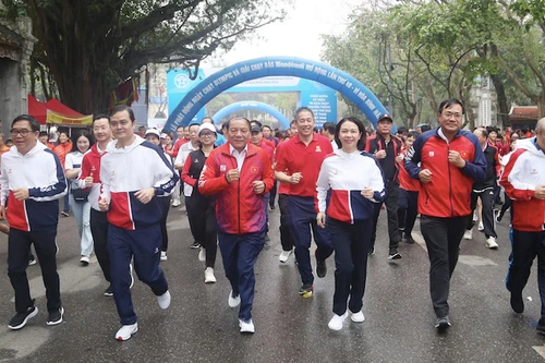 Gần 5.000 người tham gia Ngày chạy Olympic, chạy vì hoà bình