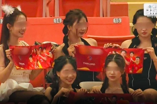 Ăn mặc gợi cảm, công khai quảng cáo web cờ bạc tại SEA Games 33