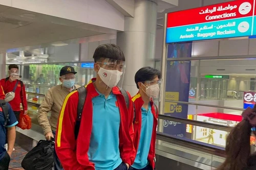 Vừa tới UAE, tuyển Việt Nam đã sẵn sàng ra sân tập