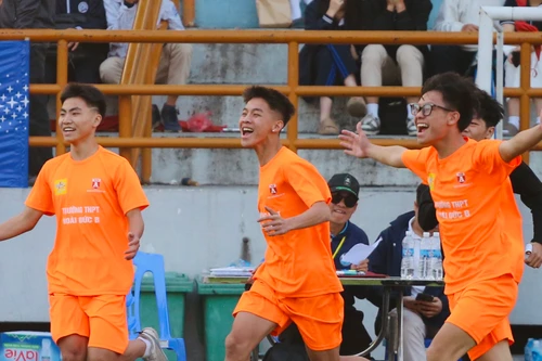 Thắng sát nút, THPT Hoài Đức B tiếp tục mơ bay cao