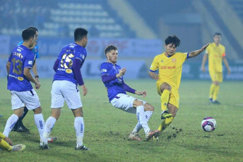 Thua trắng 3 bàn, Hà Nội FC tố CLB Nam Định dùng "tiểu xảo"
