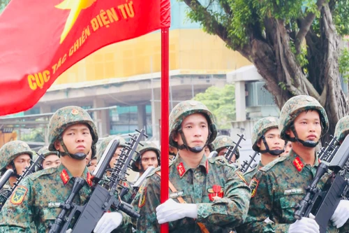 Khoảnh khắc Lê Hoàng Hiệp xuất hiện cùng đồng đội tại lễ tổng duyệt A80