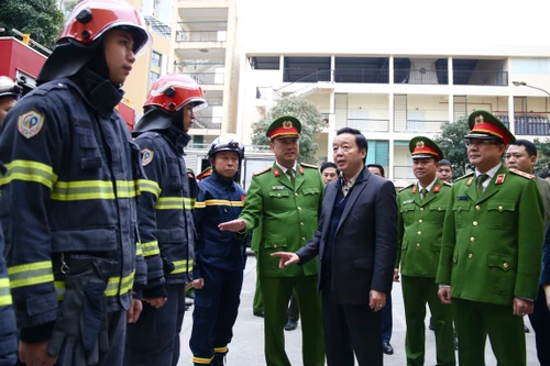Phó Thủ tướng Trần Hồng Hà kiểm tra, chúc Tết cán bộ chiến sỹ Cảnh sát PCCC&CNCH Công an Hà Nội