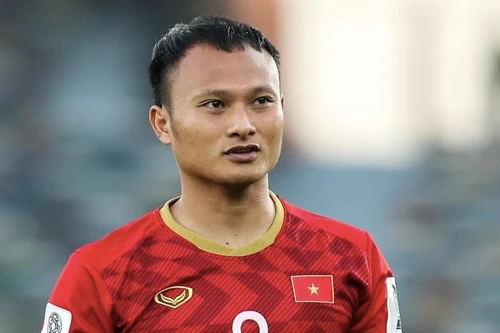 Trọng Hoàng khoác áo CLB Hà Tĩnh đá V-League ở tuổi 35