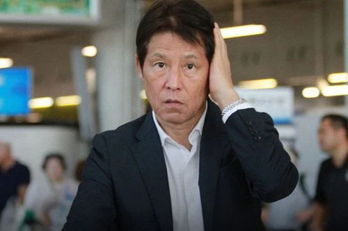 Thái Lan cách ly HLV Nishino 14 ngày