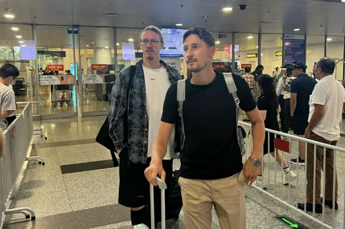 Cầu thủ đắt giá nhất tuyển Nga có mặt tại Hà Nội