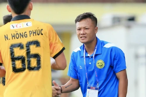 Thành Lương chia tay Hoà Bình FC sau 6 tháng nhậm chức HLV trưởng