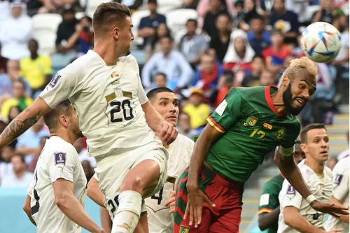 Cameroon đua tỉ số kịch tính với Serbia