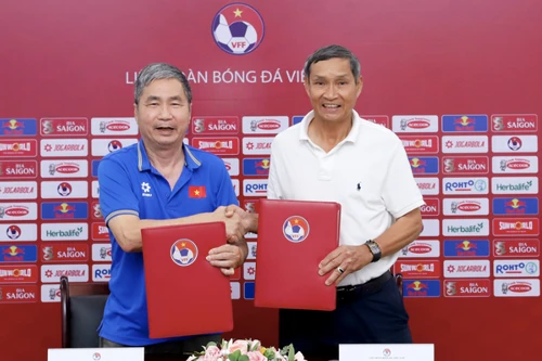 HLV Mai Đức Chung tái xuất ở tuổi 73, dẫn tuyển nữ Việt Nam đá SEA Games 33