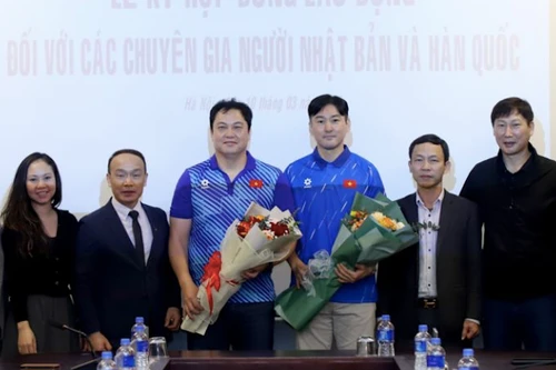 Bổ sung 2 'phó tướng' cho HLV Kim Sang-sik