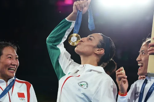 Nữ võ sĩ bị nghi là nam nói gì khi vô địch Olympic Paris?