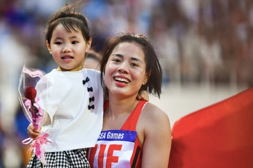 "Mẹ 1 con" Nguyễn Thị Huyền lập kỷ lục giành 12 HCV SEA Games