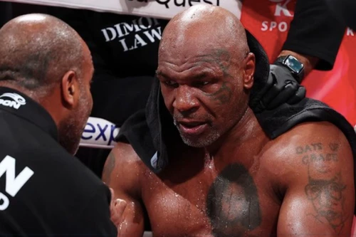 Mike Tyson trầm cảm sau trận thua Jake Paul