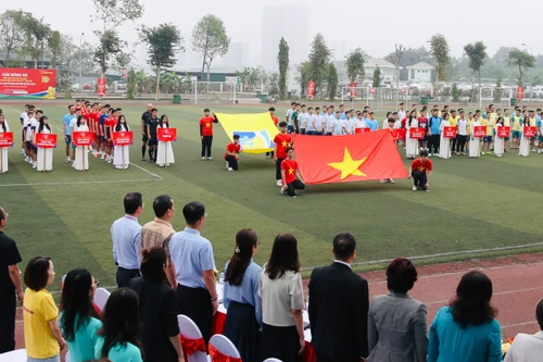 17 đội bóng sôi nổi so tài, tranh cúp Báo Lao động Thủ đô 2025