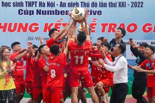 Toàn cảnh Lễ trao thưởng giải bóng đá học sinh THPT Hà Nội 2022