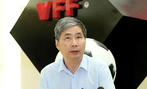 Trưởng đoàn ĐT Việt Nam kể chuyện hậu trường đội tuyển, bảo vệ HLV Troussier