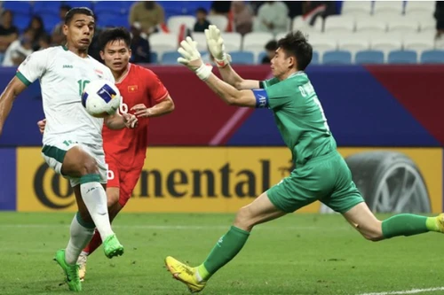 Quan Văn Chuẩn xin lỗi, HLV Hoàng Anh Tuấn không trách tấm thẻ đỏ của Mạnh Hưng