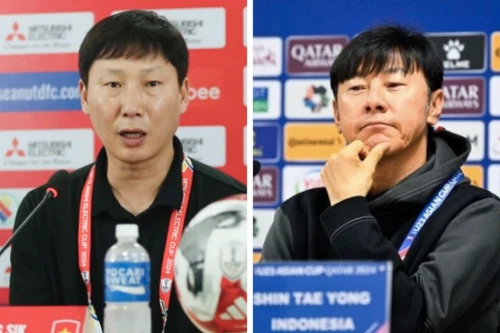 Báo Hàn háo hức màn đấu trí Kim Sang-sik vs Shin Tae-yong