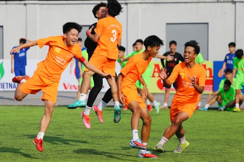 Chiến thắng nghẹt thở và hành động đẹp của THPT Tây Hồ