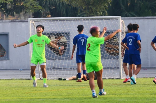 Quả penalty cuối trận dập tắt hy vọng của THPT Quốc Oai