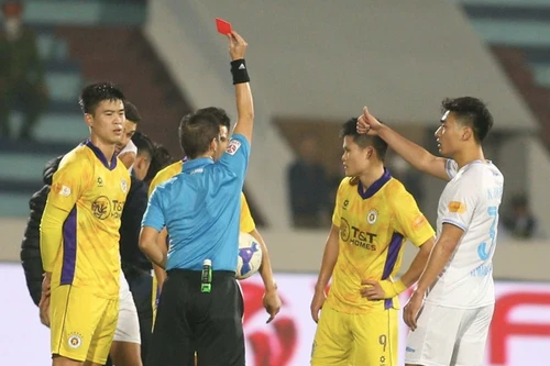 11 cầu thủ bị 'treo giò' tại vòng 12 V-League