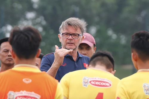 HLV Troussier 'khát' một chiến thắng