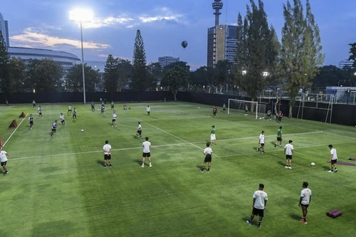 Tuyển Indonesia che vải đen để giấu bài trước Argentina?