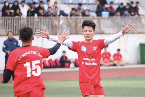 Hình ảnh loạt trận 11h ngày 4-12