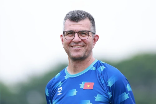 HLV Brazil dẫn U16 Việt Nam đấu Trung Quốc, Nhật Bản