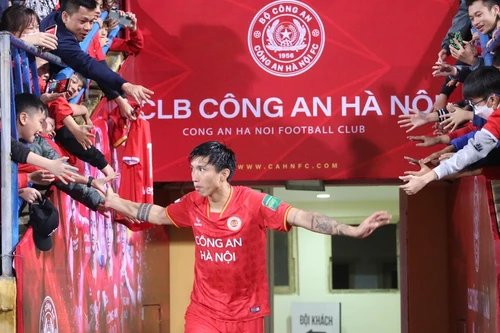 Công an Hà Nội FC mở bán áo đấu "xịn" phục vụ người hâm mộ