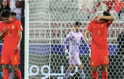 HLV tuyển Trung Quốc: "Khóc lóc hay phàn nàn chẳng giải quyết được gì"