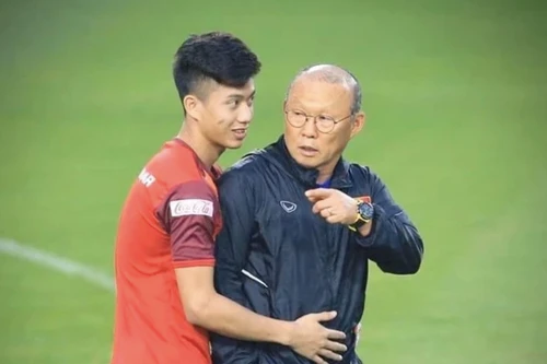 Thầy Park bảo vệ Phan Văn Đức trước những chê bai phong độ