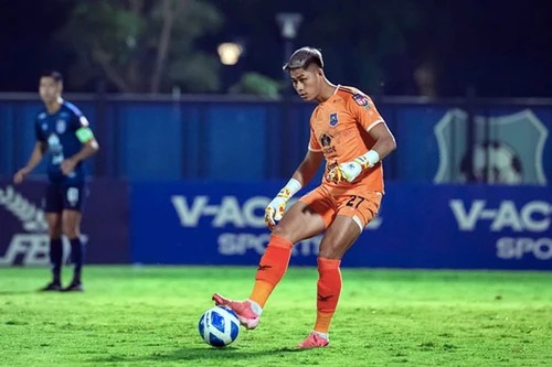 Bị điều tra bán độ, thủ môn tuyển Campuchia có màn trình diễn khó tin