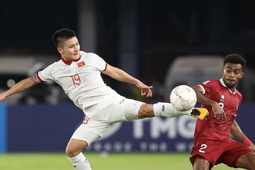 Vì sao trận Indonesia - Việt Nam đá tới đêm muộn?