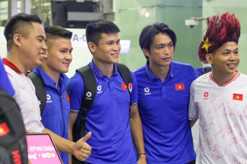 Tuyển Việt Nam xuất hành lúc nửa đêm