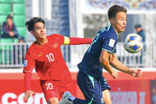 Thủ quân U20 Việt Nam đưa toàn đội "trở lại mặt đất"