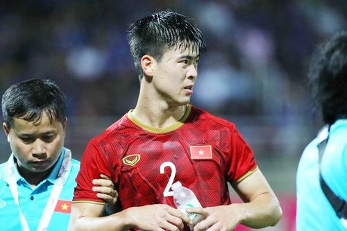 Duy Mạnh chấn thương, HLV Park đau đầu với hàng thủ