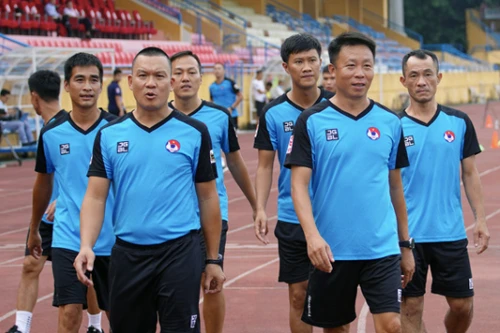 Trọng tài V-League được... tư vấn tâm lý trước khi bắt chính