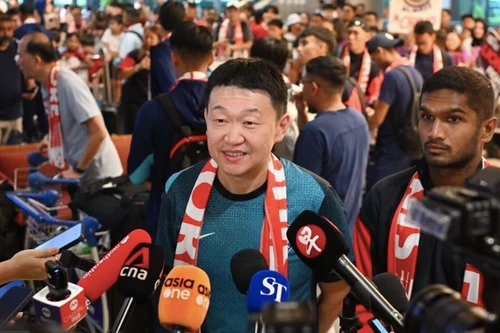 Tuyển Singapore nhận thưởng 40 tỉ đồng, khó xử với vị trí HLV trưởng